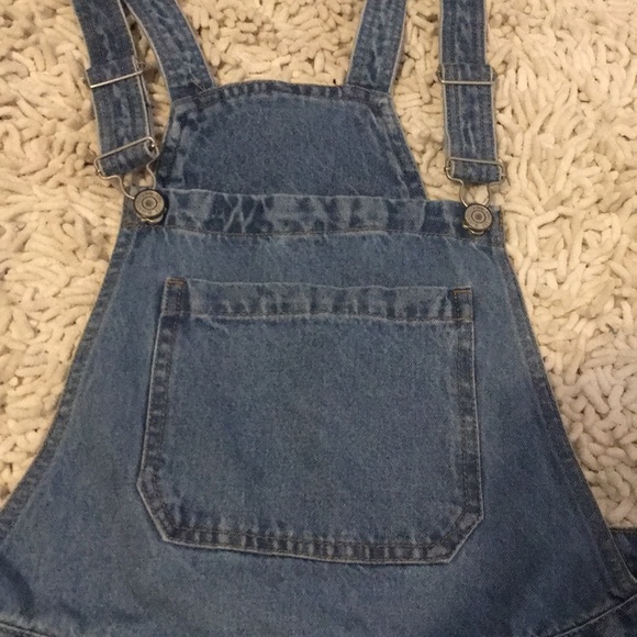 Light wash distressed denim overalls shorts - Picture 5 of 9
